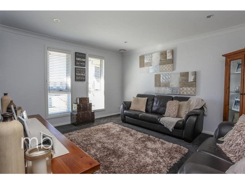 9 Molloy Drive, Orange NSW 2800