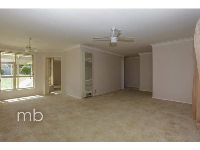 19 Coombes Place, Orange NSW 2800
