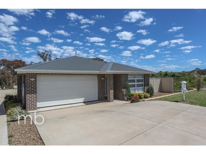 79A William Maker Dr, Orange NSW 2800