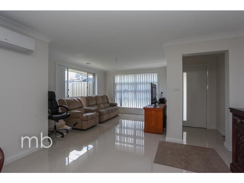 79A William Maker Dr, Orange NSW 2800