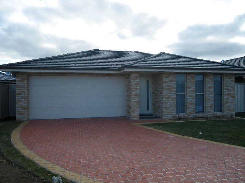 11 Onyx Place, Orange NSW 2800