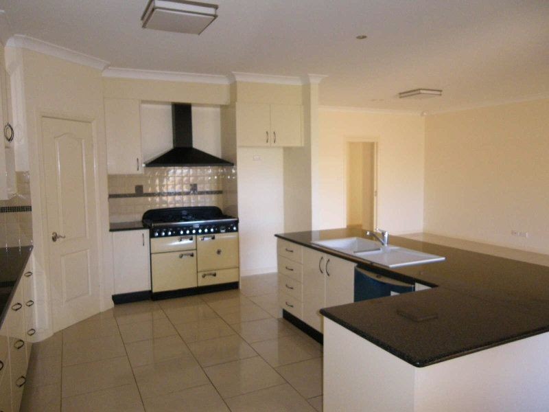 28 Isaac Drive, Orange NSW 2800