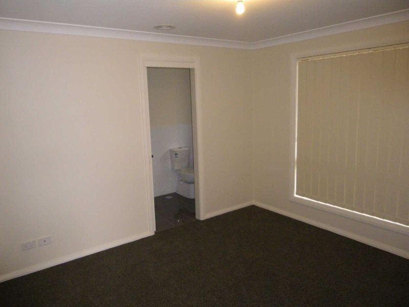 33 Botanic Way, Orange NSW 2800