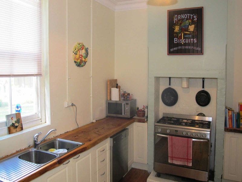 9 Grove Street, Spring Hill NSW 2800