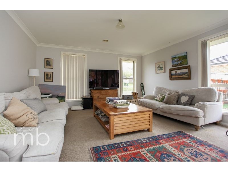 8 Burrows Court, Orange NSW 2800