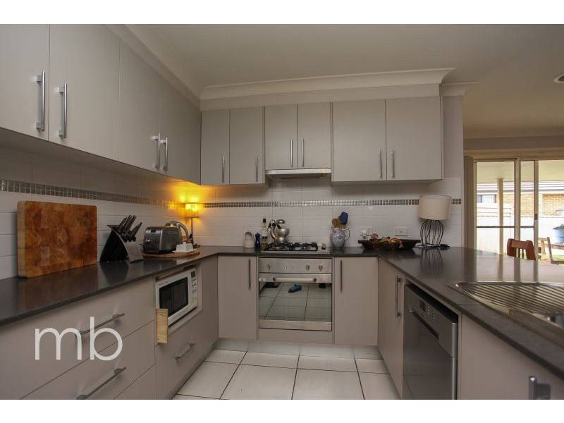 8 Burrows Court, Orange NSW 2800