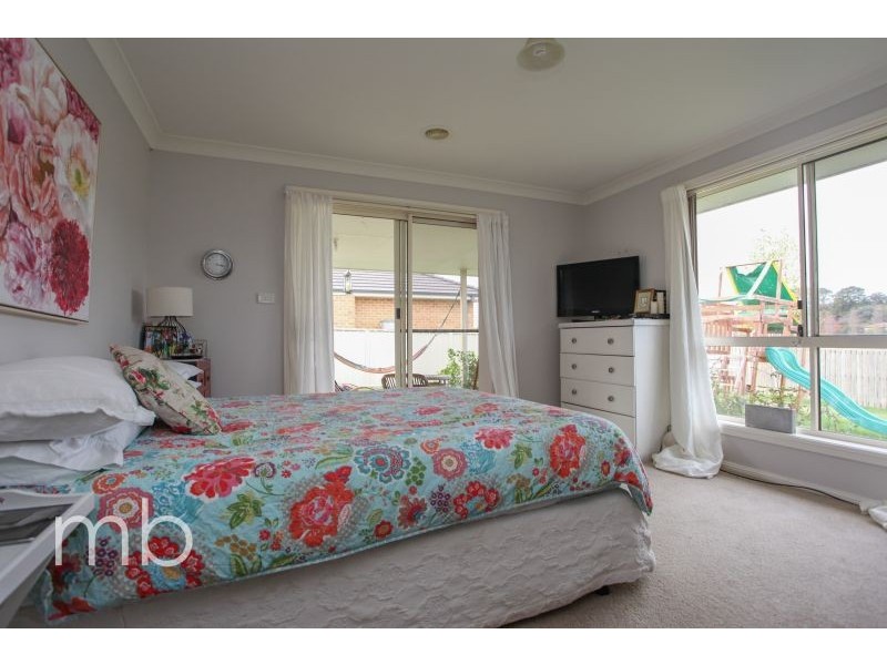 8 Burrows Court, Orange NSW 2800