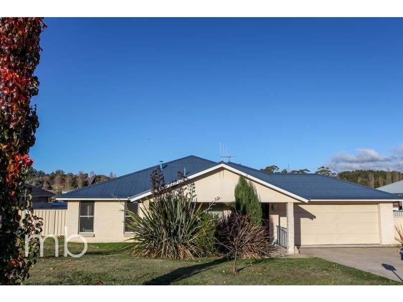 8 Burrows Court, Orange NSW 2800
