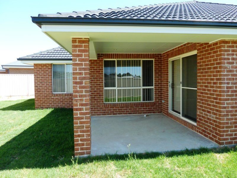 43 Diamond Drive, Orange NSW 2800