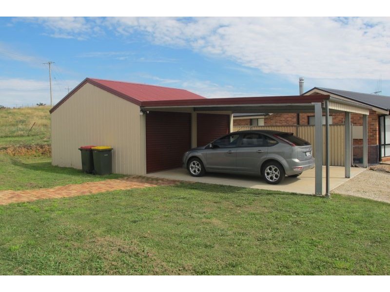 24 Piggott Place, Blayney NSW 2799