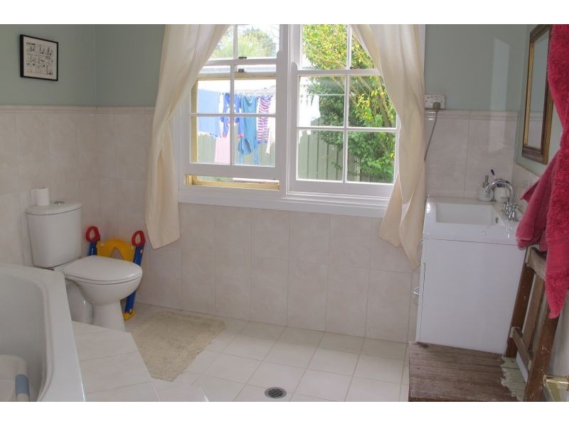 9 Grove Street, Spring Hill NSW 2800