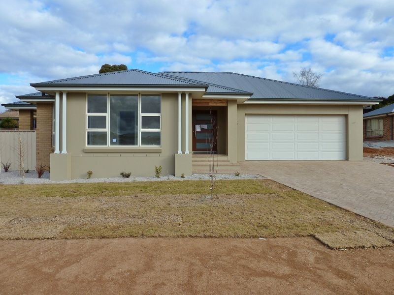 22 Robinson Court, Orange NSW 2800