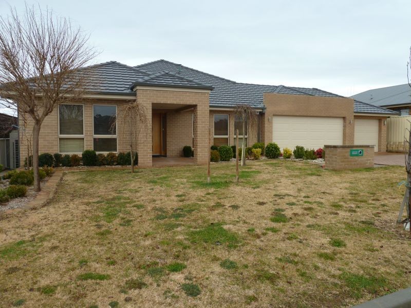 3 Botanic Way, Orange NSW 2800