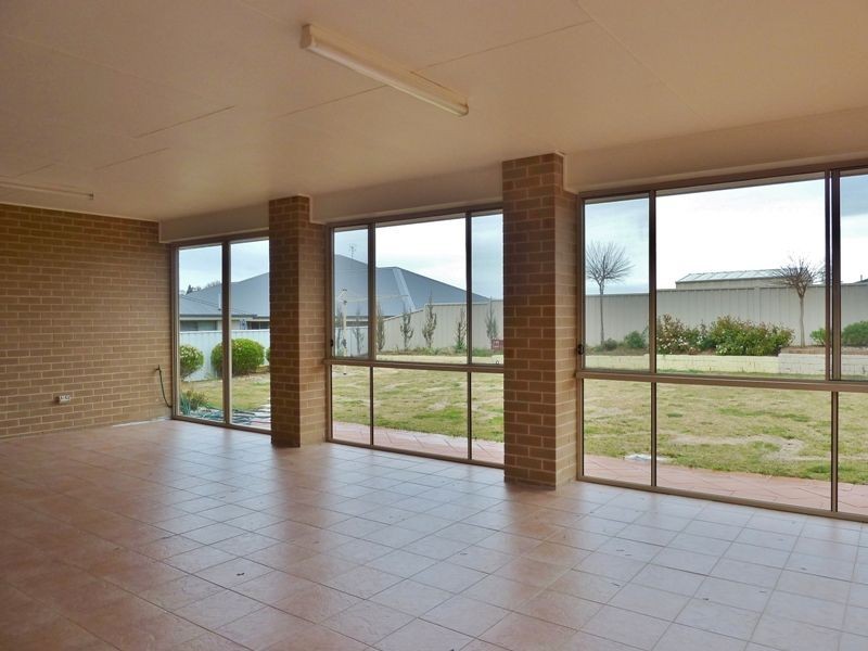 3 Botanic Way, Orange NSW 2800