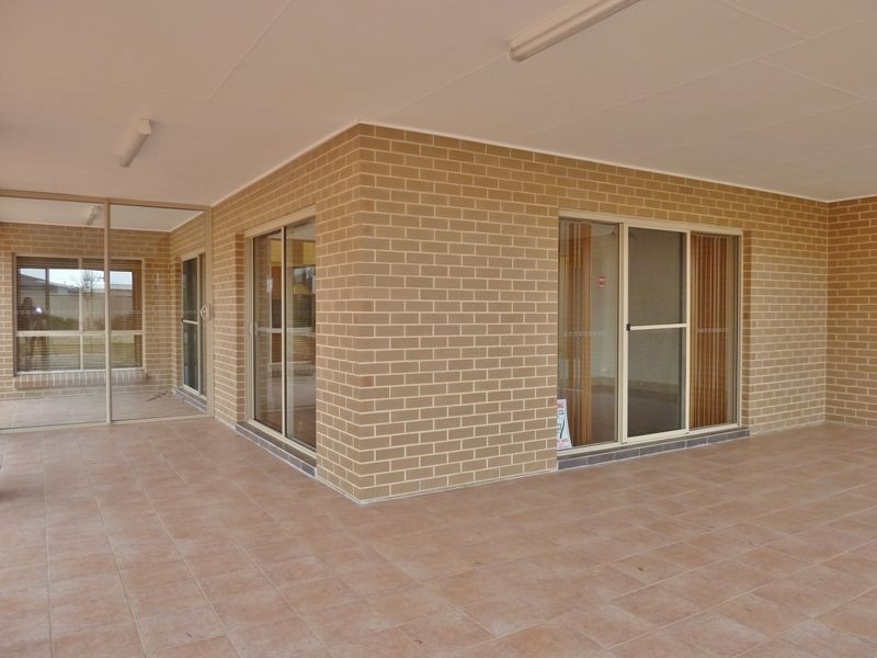 3 Botanic Way, Orange NSW 2800