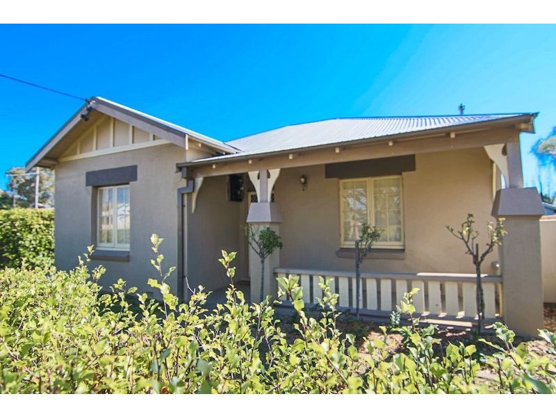 111 Sampson Street, Orange NSW 2800