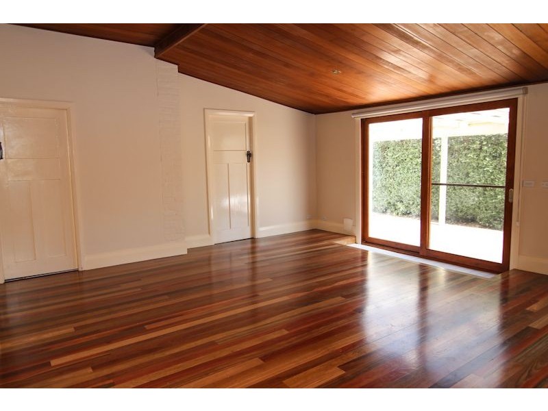 111 Sampson Street, Orange NSW 2800