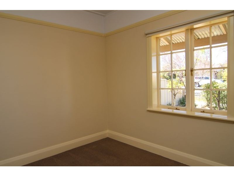 111 Sampson Street, Orange NSW 2800