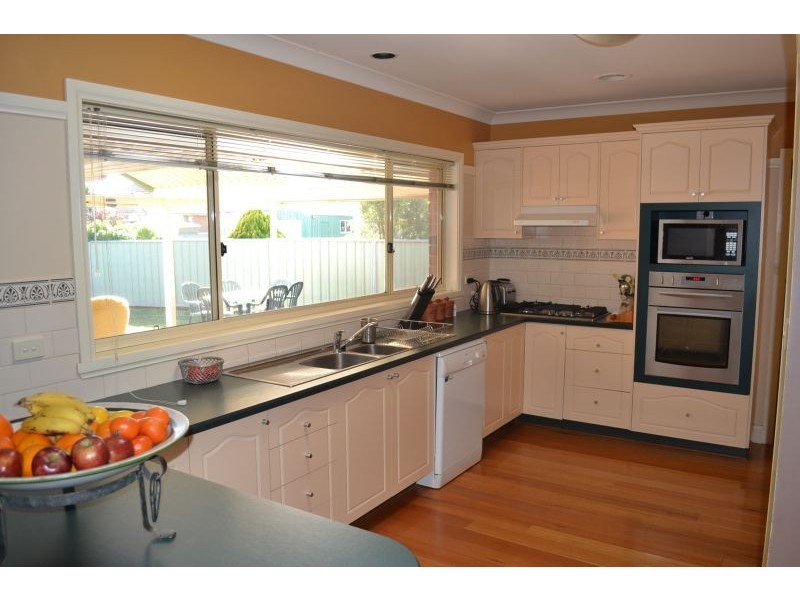 4 Jarrah Place, Orange NSW 2800