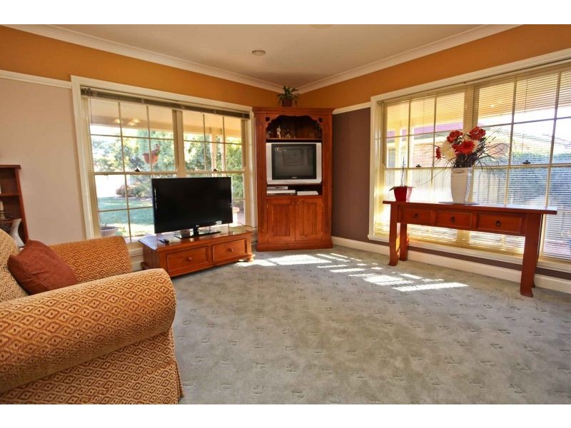 4 Jarrah Place, Orange NSW 2800