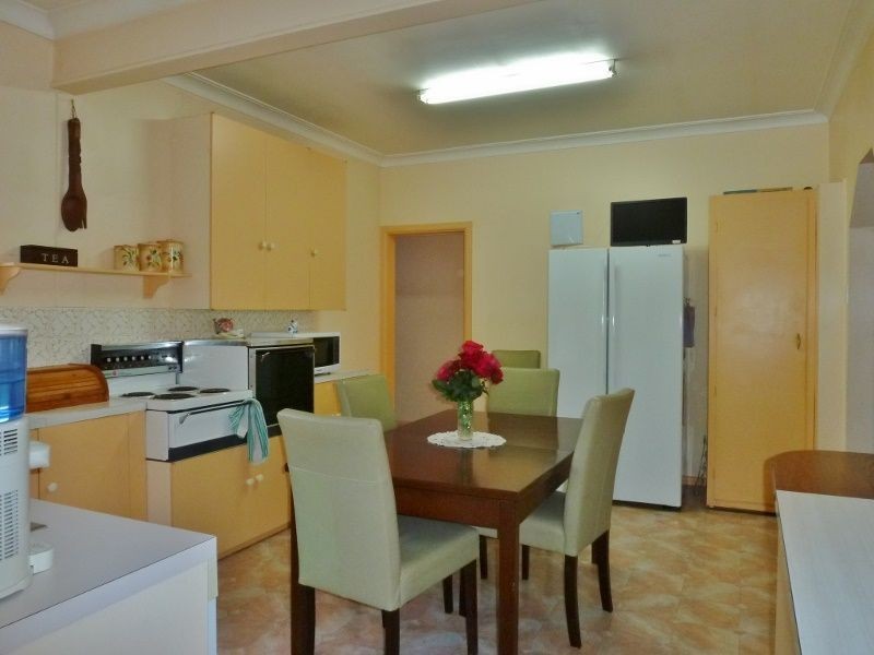 18 Oak Street, Orange NSW 2800