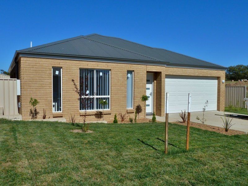 35 Botanic Way, Orange NSW 2800