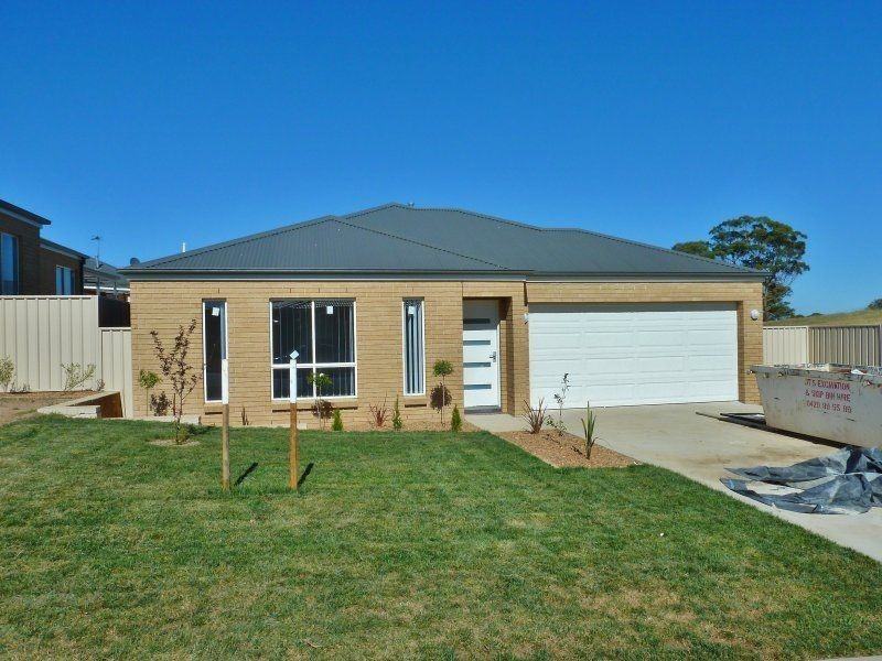 35 Botanic Way, Orange NSW 2800