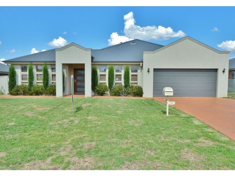 26 Diamond Drive, Orange NSW 2800
