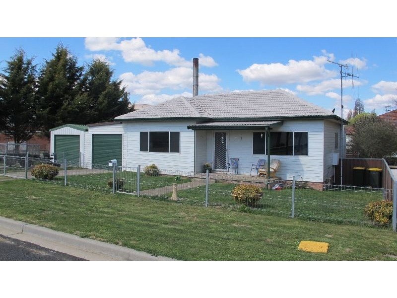 34 Burton Street, Blayney NSW 2799