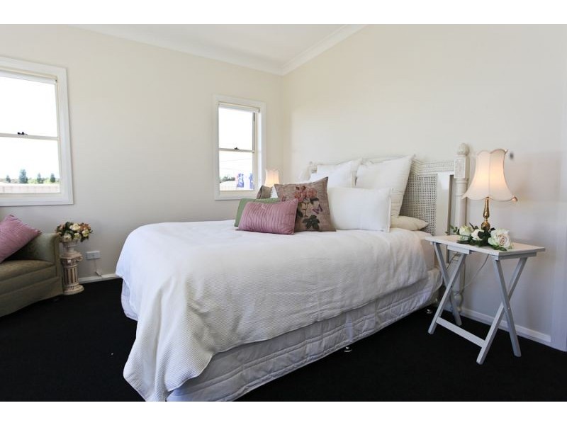 1 Poplars Drive, Orange NSW 2800