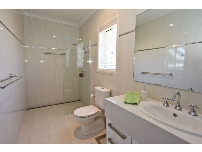 1 Poplars Drive, Orange NSW 2800