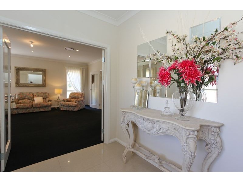 1 Poplars Drive, Orange NSW 2800