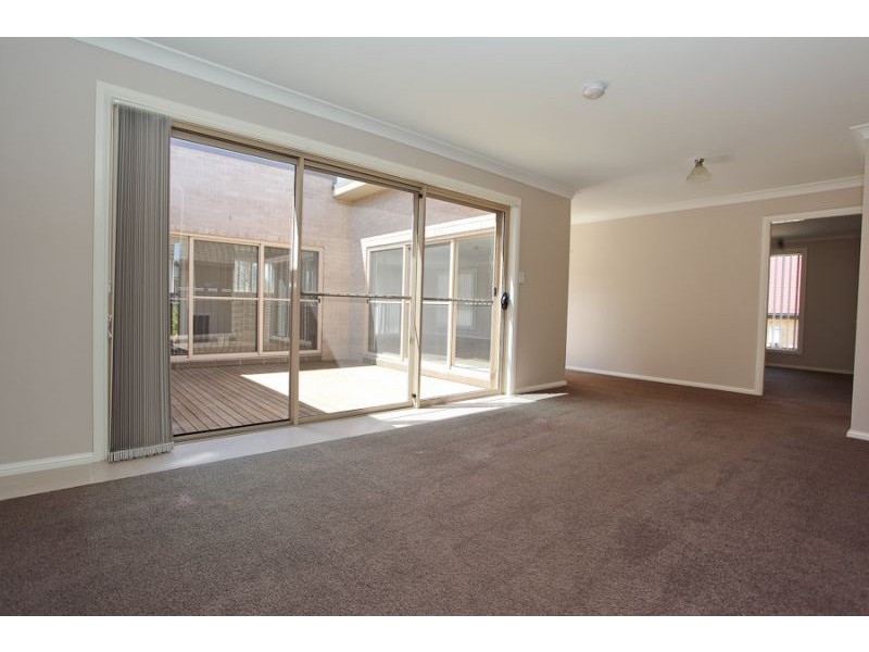 8 Hughes Street, Orange NSW 2800