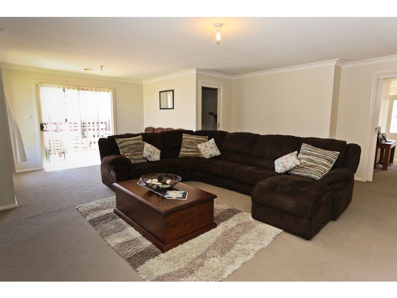 4 Maroney Close, Orange NSW 2800