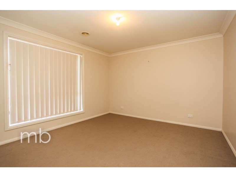 4 Maroney Close, Orange NSW 2800