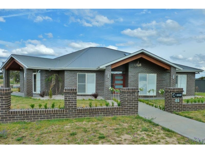 32 Moonstone Drive, Orange NSW 2800