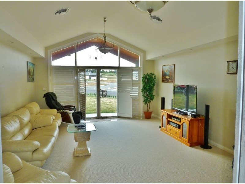 32 Moonstone Drive, Orange NSW 2800