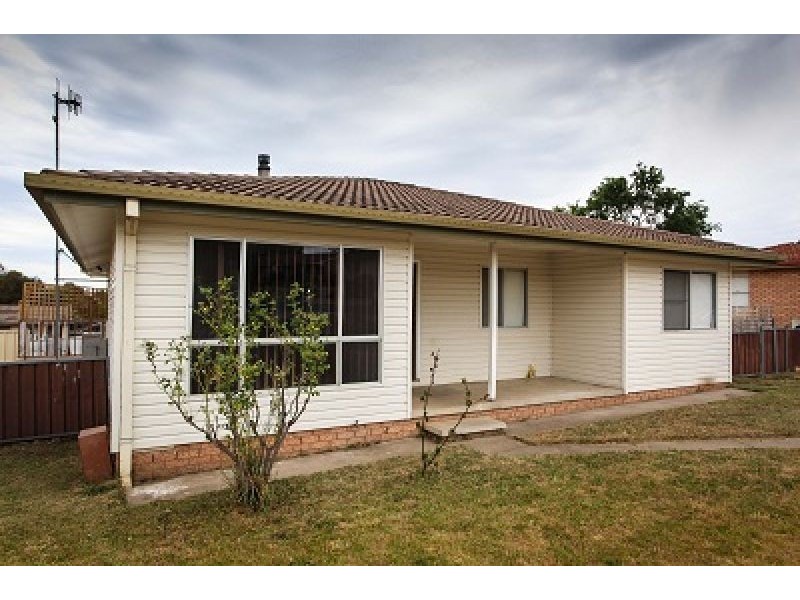 13 Bouffler Close, Bathurst NSW 2795