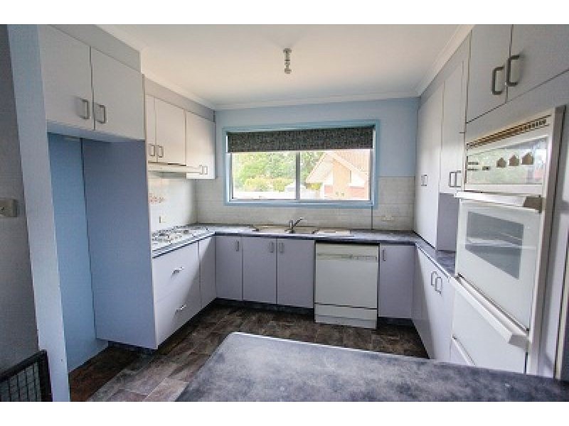 13 Bouffler Close, Bathurst NSW 2795