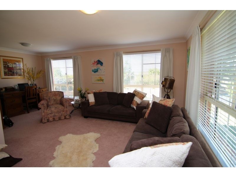 4 Bauer Place, Orange NSW 2800