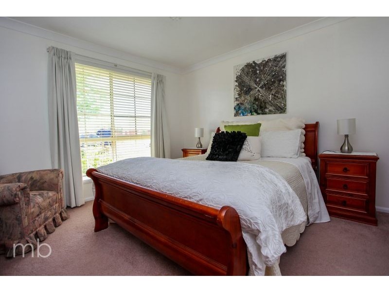4 Bauer Place, Orange NSW 2800