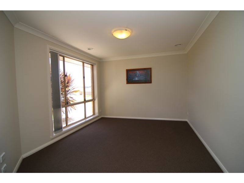 10 Emerald Drive, Orange NSW 2800