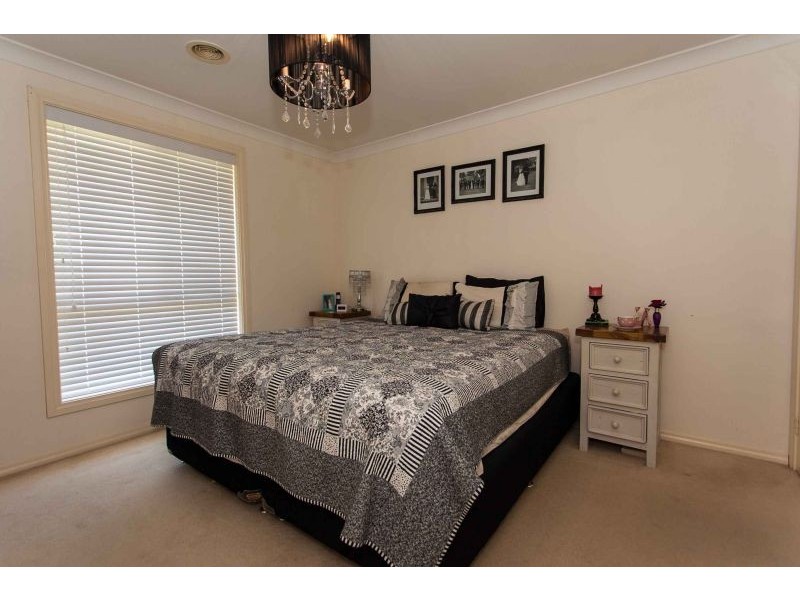 5 Coombes Place, Orange NSW 2800