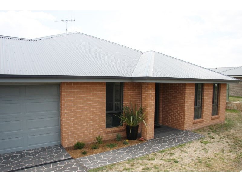 45 Swanbrooke Street, Bathurst NSW 2795