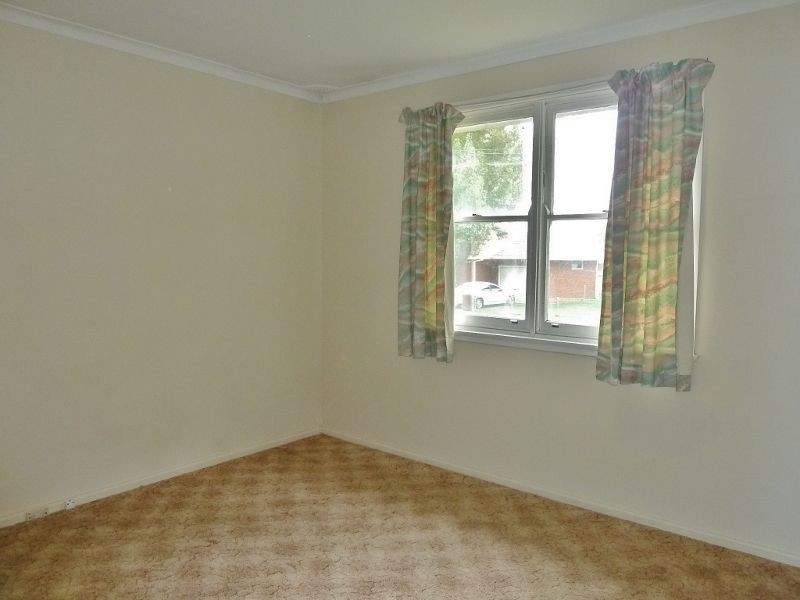 16 McKay Crescent, Orange NSW 2800
