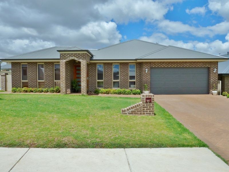 99 Diamond Drive, Orange NSW 2800