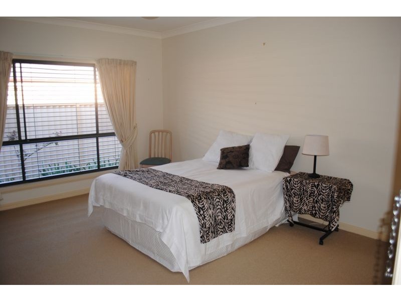 6 Georgia Place, Bathurst NSW 2795