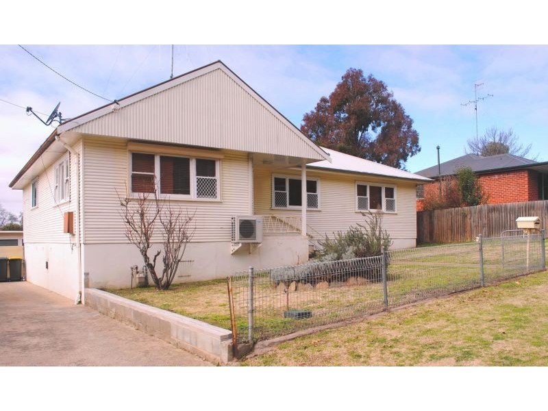 14 Esrom Street, Bathurst NSW 2795