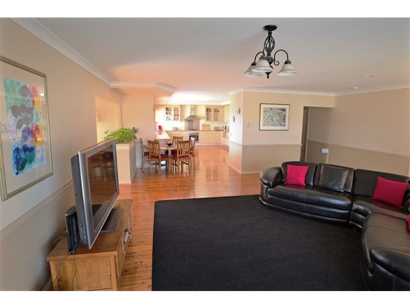 2 Cypress Crescent, Bathurst NSW 2795