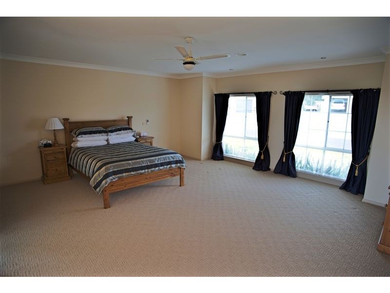 2 Cypress Crescent, Bathurst NSW 2795